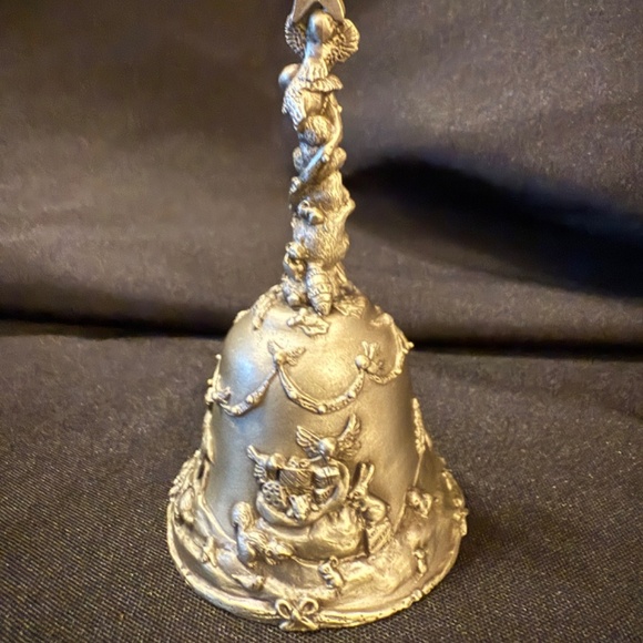 Set of 2 Fort Pewter Christmas Bells - Picture 6 of 8